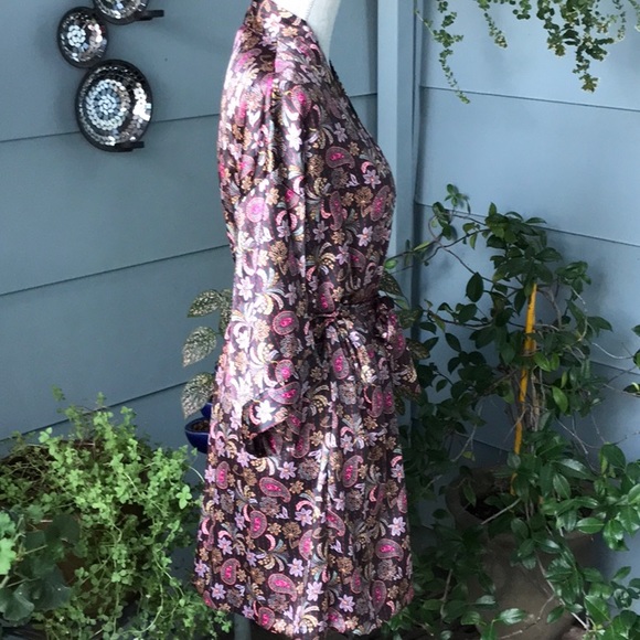 Robe - Picture 3 of 5